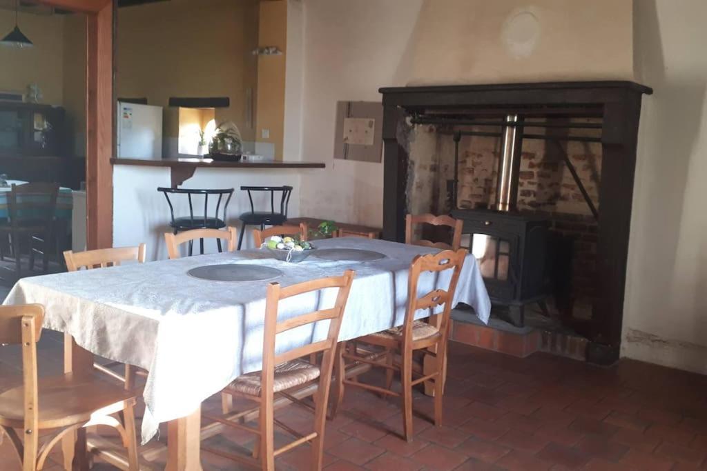 Gite A La Ferme, Avec Animaux, Fromages Et Nature Neuville-les-Decize Eksteriør billede