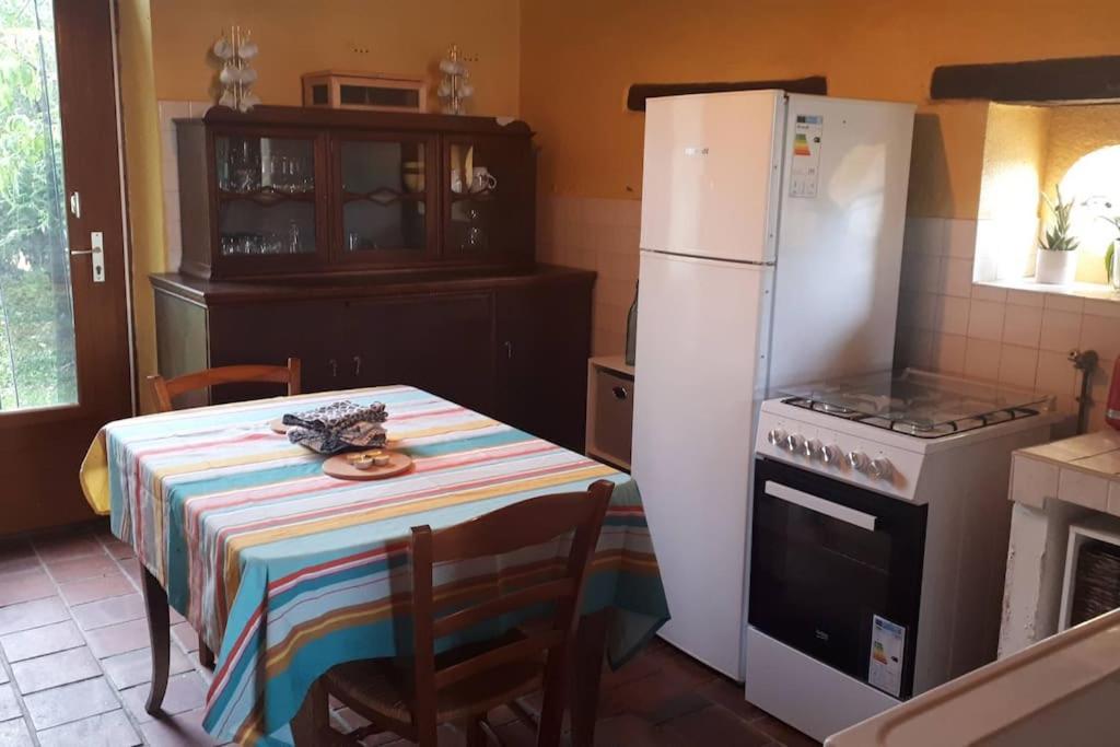 Gite A La Ferme, Avec Animaux, Fromages Et Nature Neuville-les-Decize Eksteriør billede
